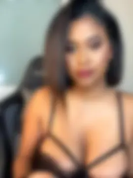 Nicole, 26